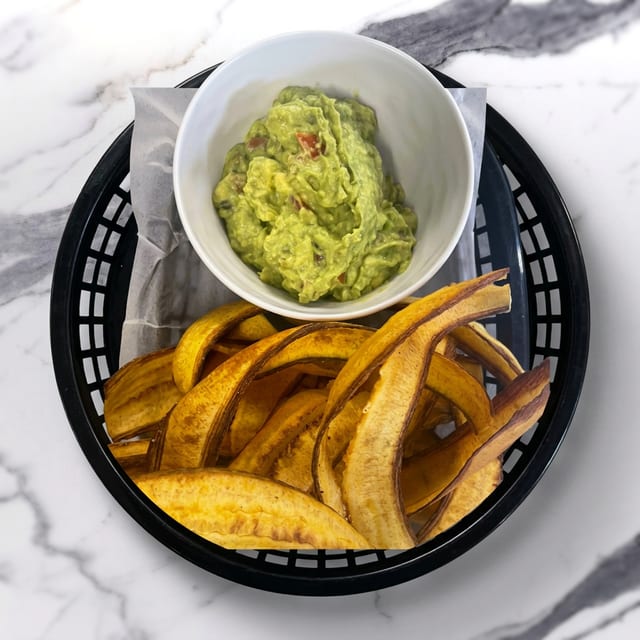 Guac & Mariquitas.